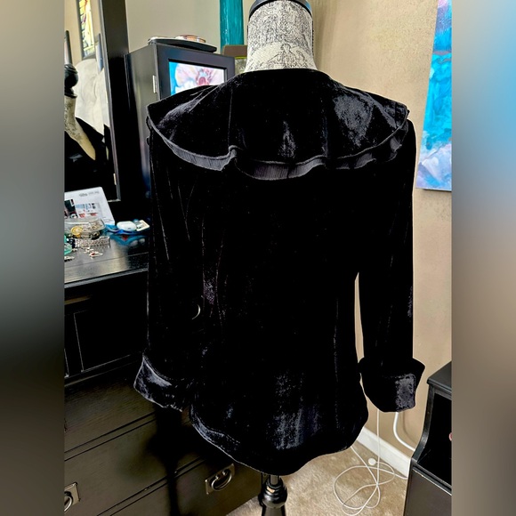 Ladies Jacket/Shrug - Picture 3 of 3